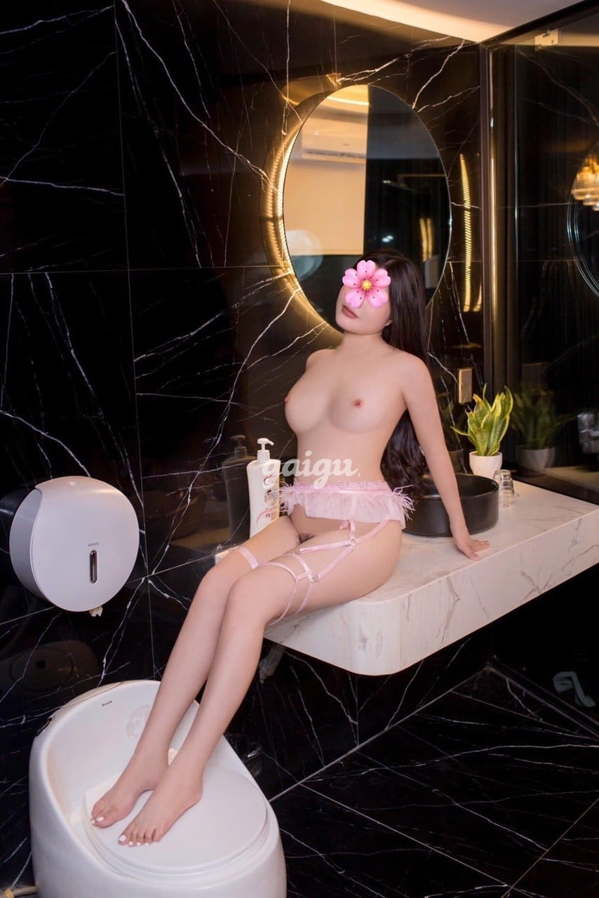 QUỲNH BARBIE - EM HÀNG NON TƠ BODY HOT. 第7张