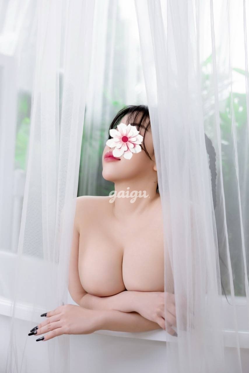 Quỳnh Hana- Ngực Tấn Công, Mông Đại Bác Sale Sập Sàn Phân Khúc 600K