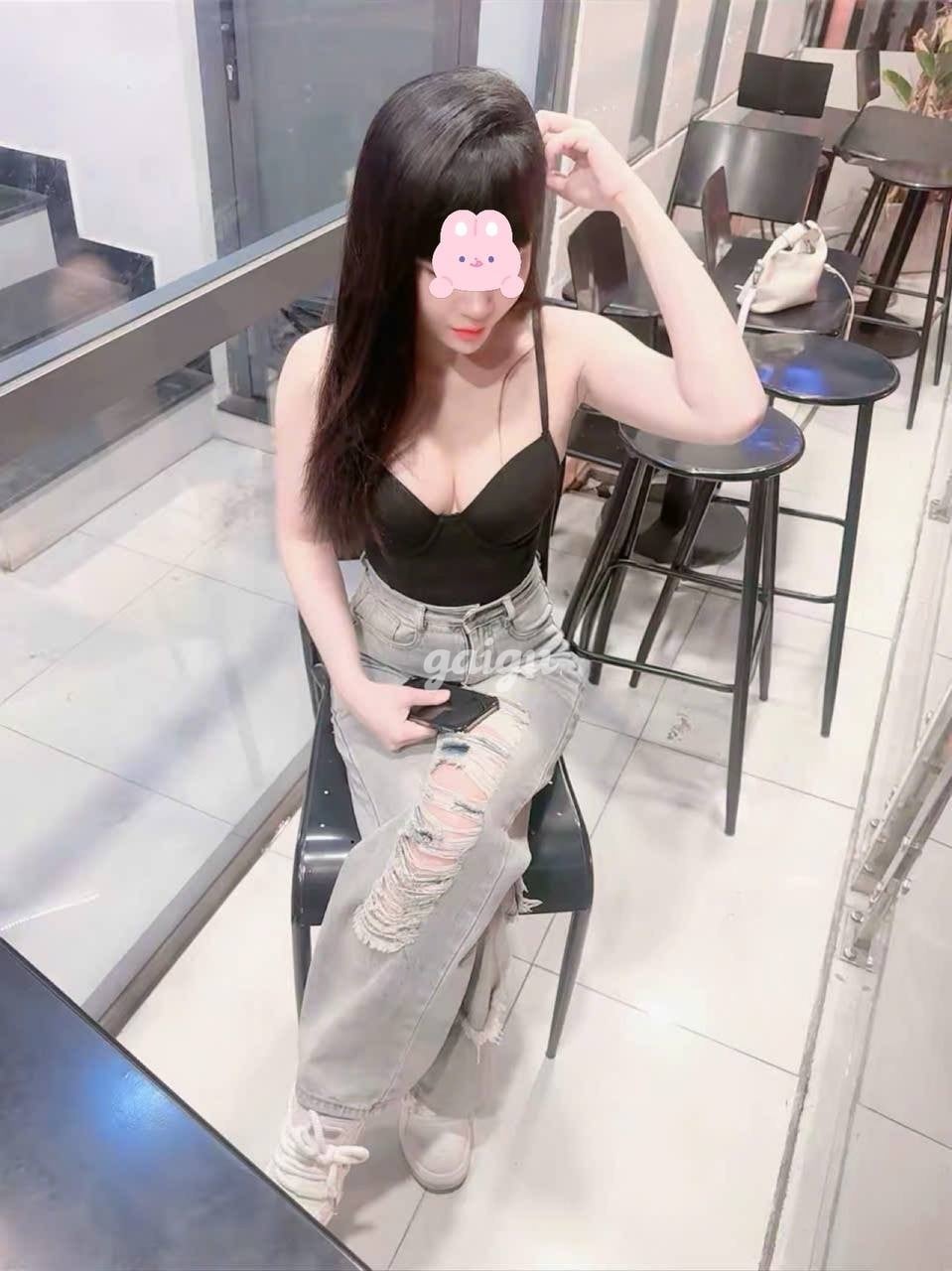 Khánh Linh Hot Girl 1m65  Gặp Là Ghiền. - 西贡