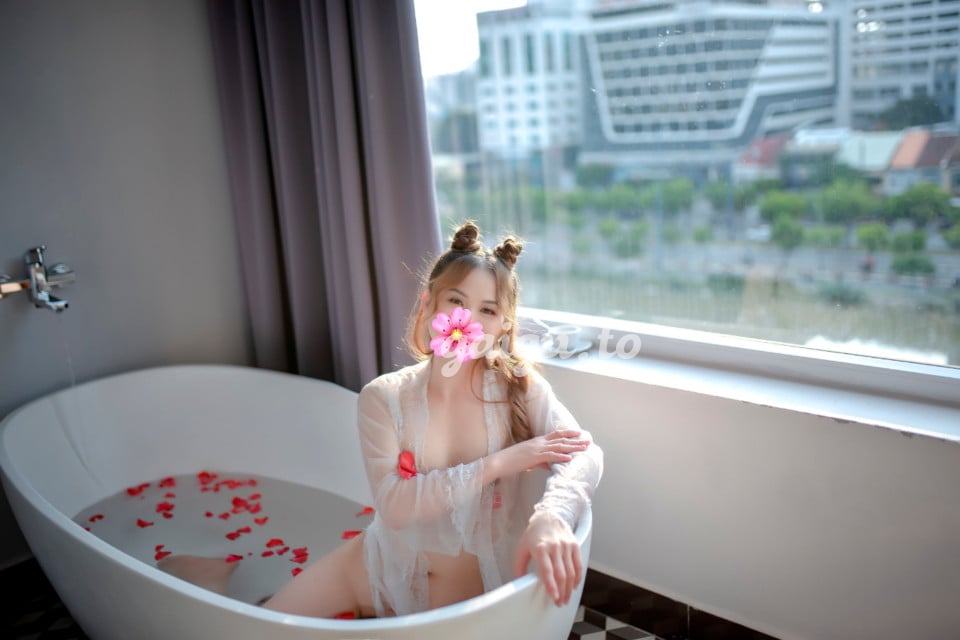 Kiều Trang.  Siêu Phẫm Da Trắng Như Tuyết Mặt Cực Xinh Gặp Là Ghiền.