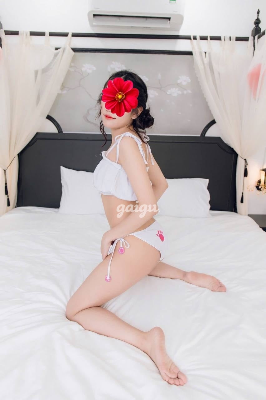 ❤️UYÊN UYÊN❤️ CÔ NÀNG 2k1 LẦN ĐẦU LÊN SÓNG 第2张