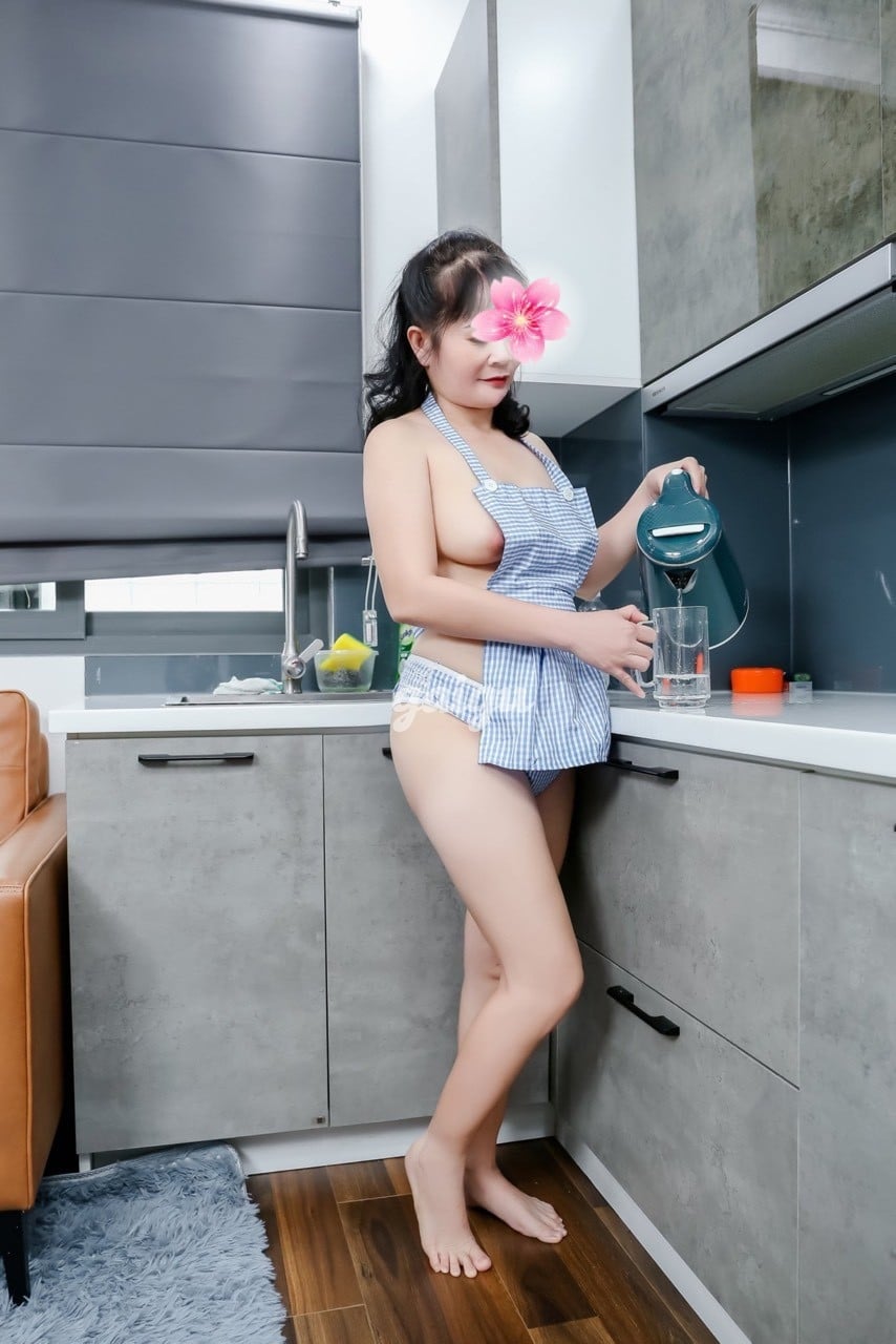 LAN ANH GÁI HỒI XUÂN THÈM TÌNH DỤC BÚ CU LÚT CÁN 第6张