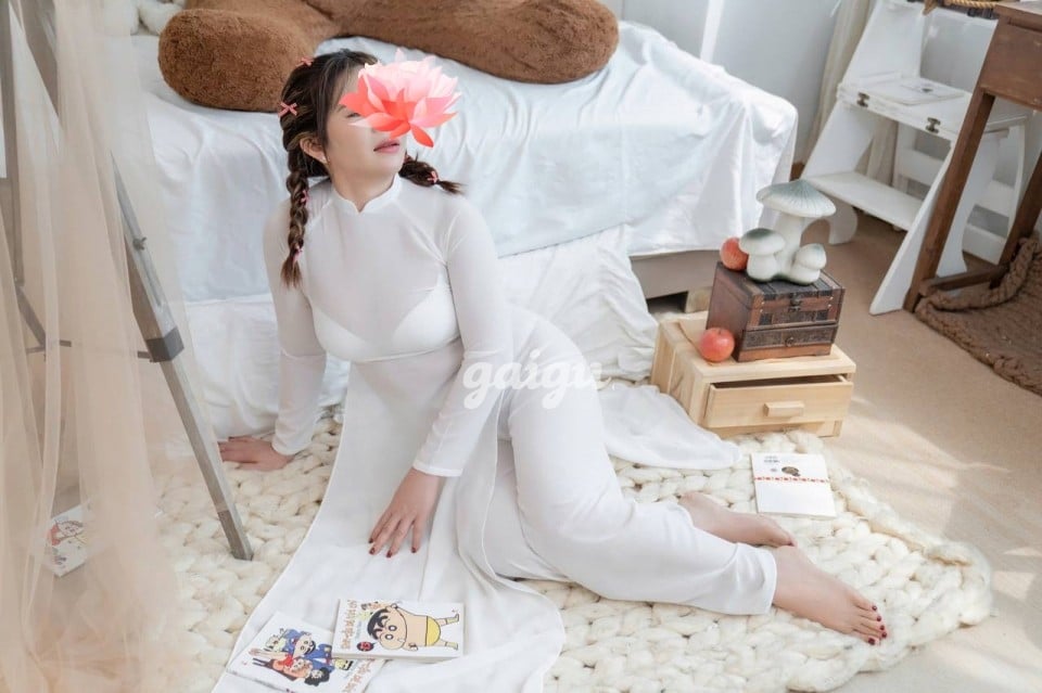 TỐ UYÊN GÁI MIỀN TÂY XINH XẮN DUYÊN DÁNG TÀ ÁO DÀI GỢI CẢM DÂM ĐÃNG 第2张