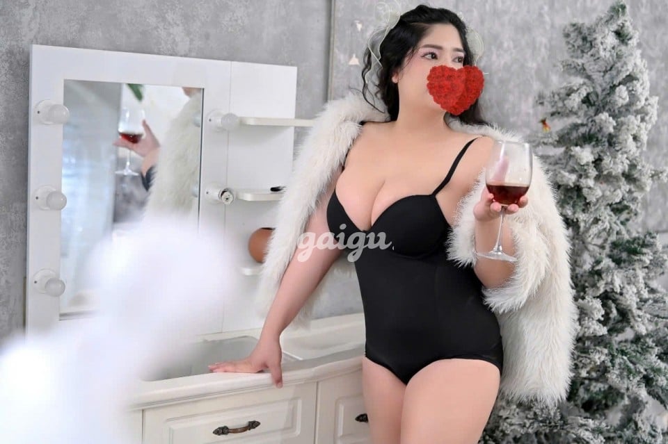 Mai Anh _ Vú To, Mông Bự, Rất Chiều Khách 第8张