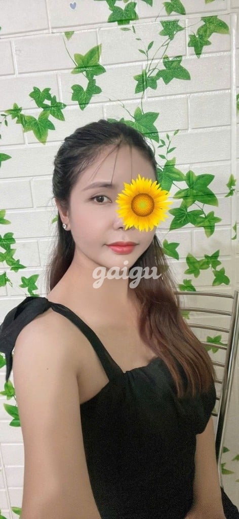 THẢO LINH EM GÁI XINH XẮN NHẸ NHÀN MỚI VÀO NGHỀ ĐI LÀM 第3张