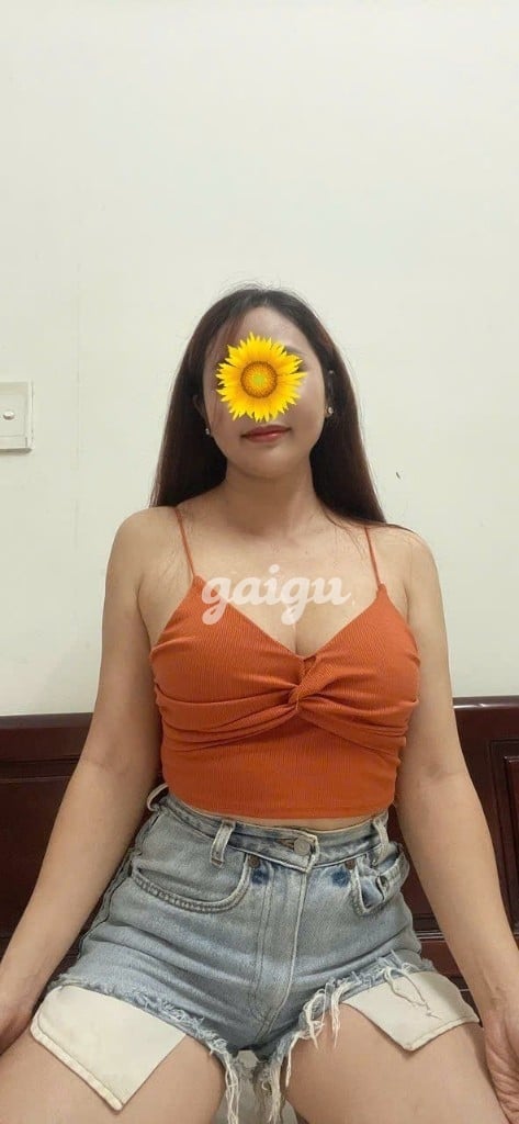 THẢO LINH EM GÁI XINH XẮN NHẸ NHÀN MỚI VÀO NGHỀ ĐI LÀM 第4张