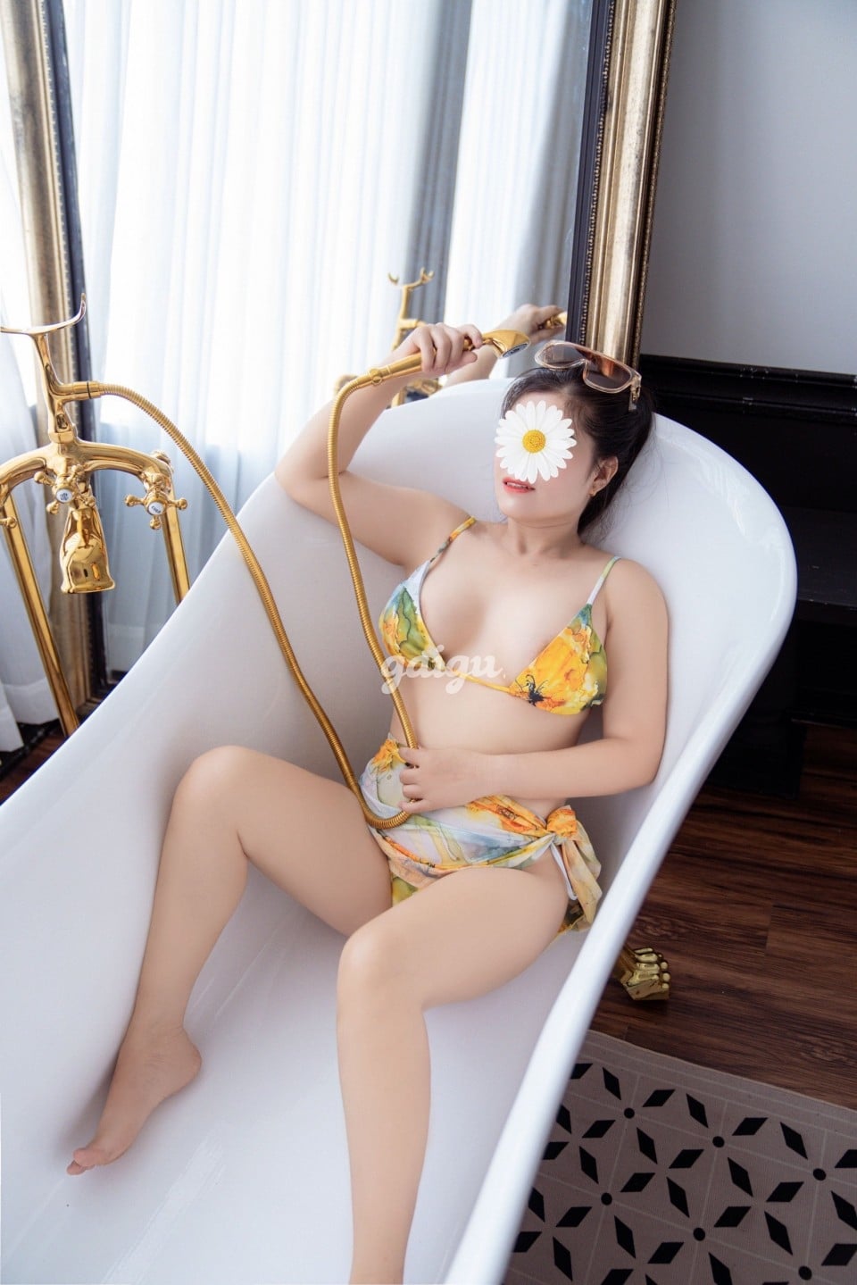 GÁI DÂM THU HẰNG_ VÚ CỰC TO LÀM TÌNH BAO PHÊ_GIÁ LẠI RẺ 第3张