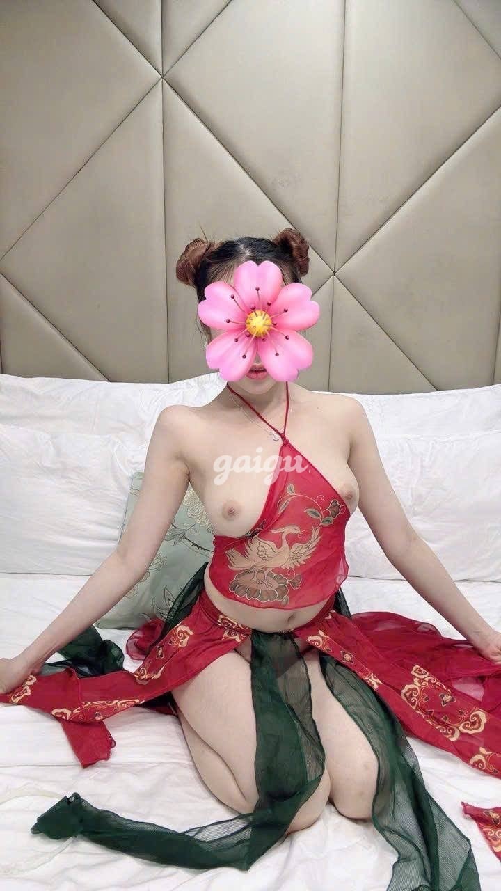 New QUỲNH AN- Dáng Minh Dây,Vú Căng Tròn,Chiều Khách 第5张