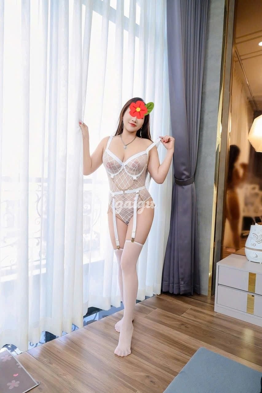 NEW DÂM NỮ THANH THẢO VÚ TO NGẬP MẶT,ĐƯỜNG LƯỠI PHÊ TÊ TÁI, LẦN ĐÀU ĐI LÀM 第4张
