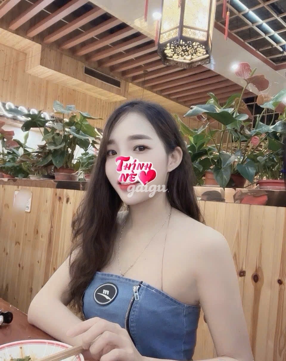 QUỲNH CHI❤️ MẶT XINH DÂM . BODY ĐỒNG HỒ CÁT !!!