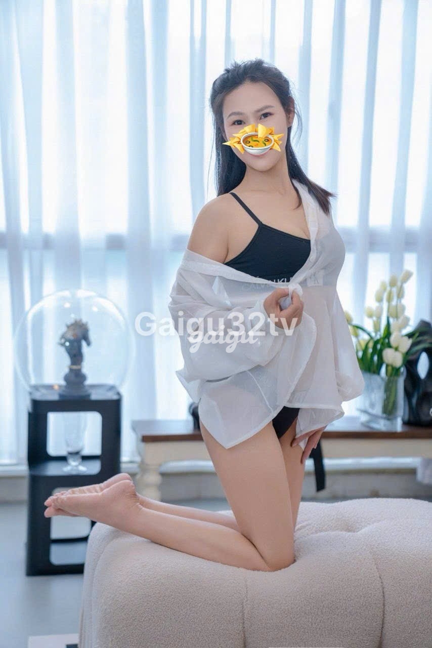 KHÁNH VY DÂM ĐẢNG CHIỀU KHÁCH NHƯ NGƯỜI YÊU