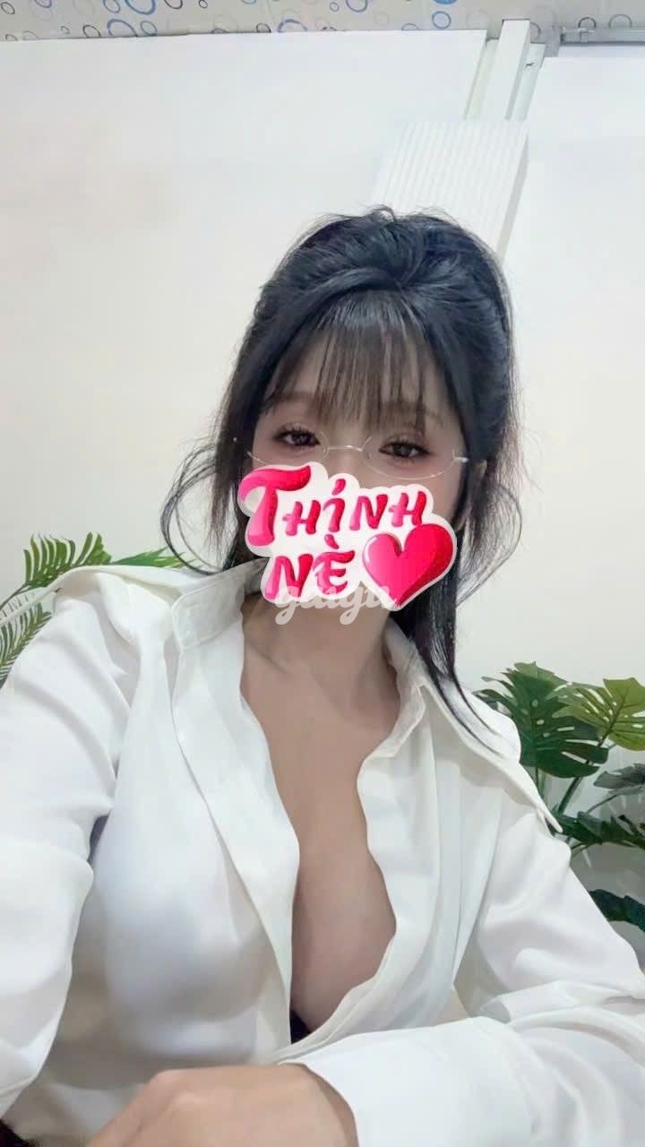 Thuỳ Nhiên Lần đầu Vào Nghề Rất Vui Vẻ