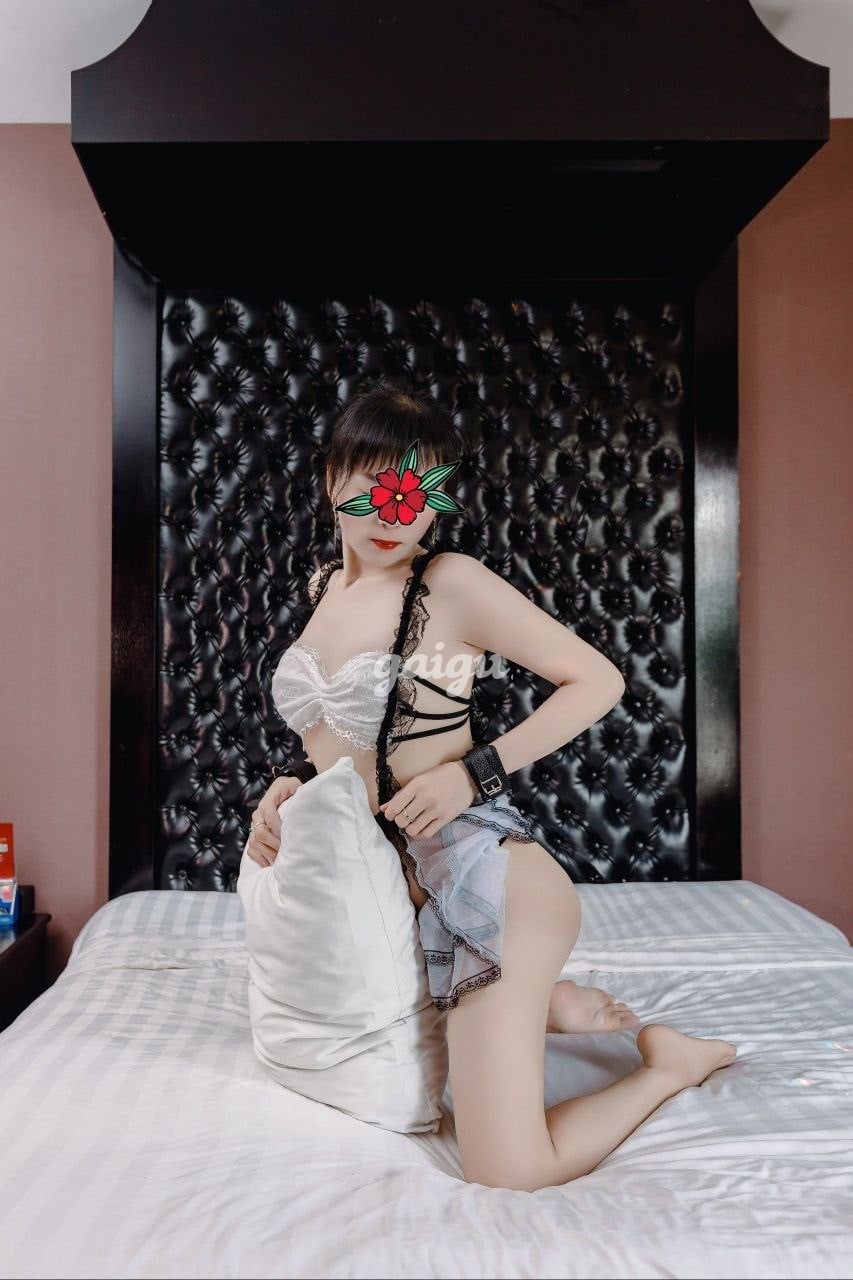 Quỳnh Hoa -làm 24/24  Bím đẹp ,nhiều Nước ,hợp Tác Tốt ,làm Tình Phê ,chiều Khách