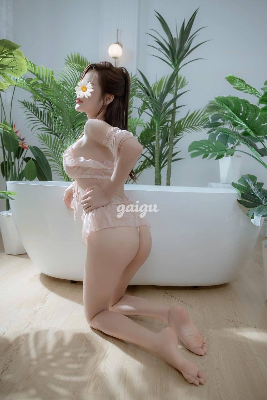 Siêu Mẫu Quỳnh Anh - Mới Toanh Lần Đầu Làm Web, Điện Nước Tràn Trề 第2张