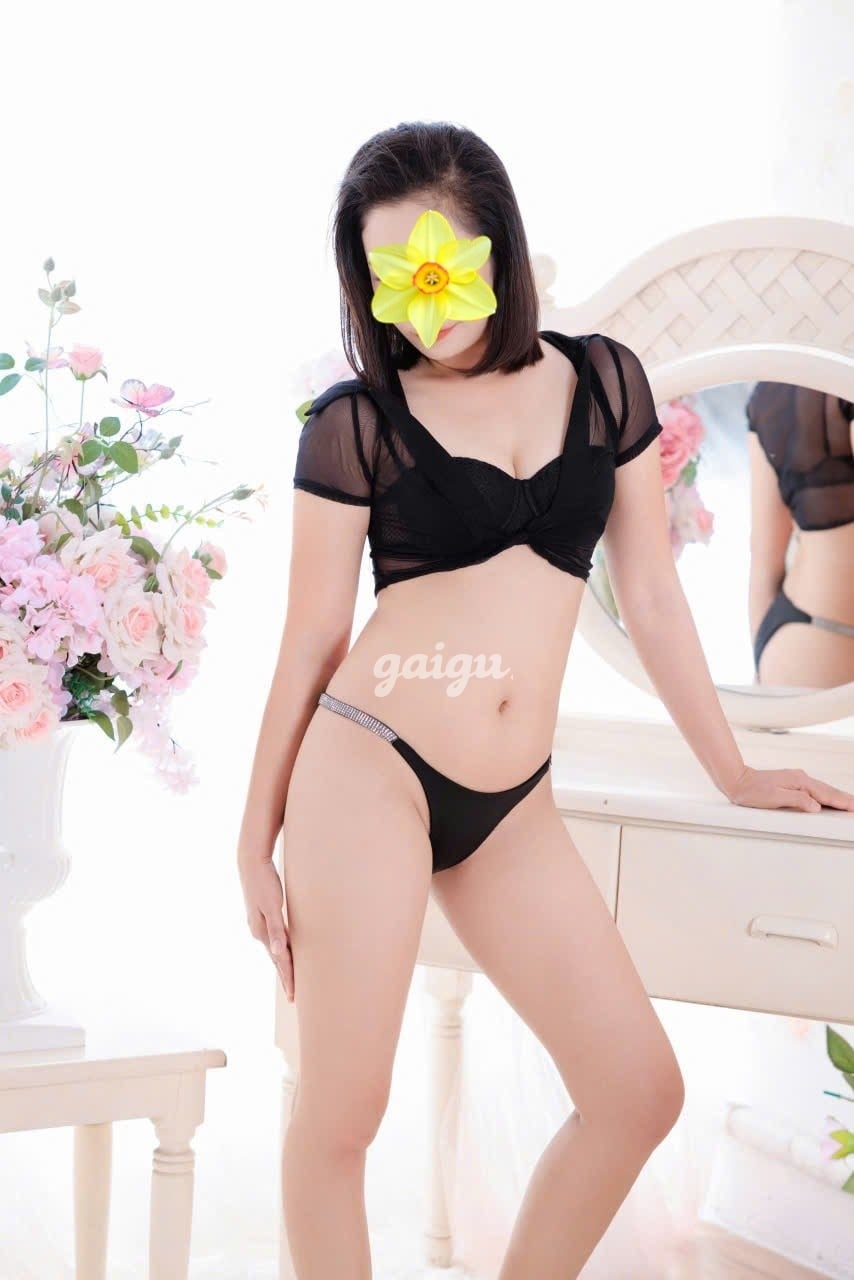 THANH NGÂN - DÁNG ĐẸP LÀM TÌNH HAY - CHUYÊN KHOA KÈN SÁO - KHIẾN VẠN NGƯỜI MÊ 第2张