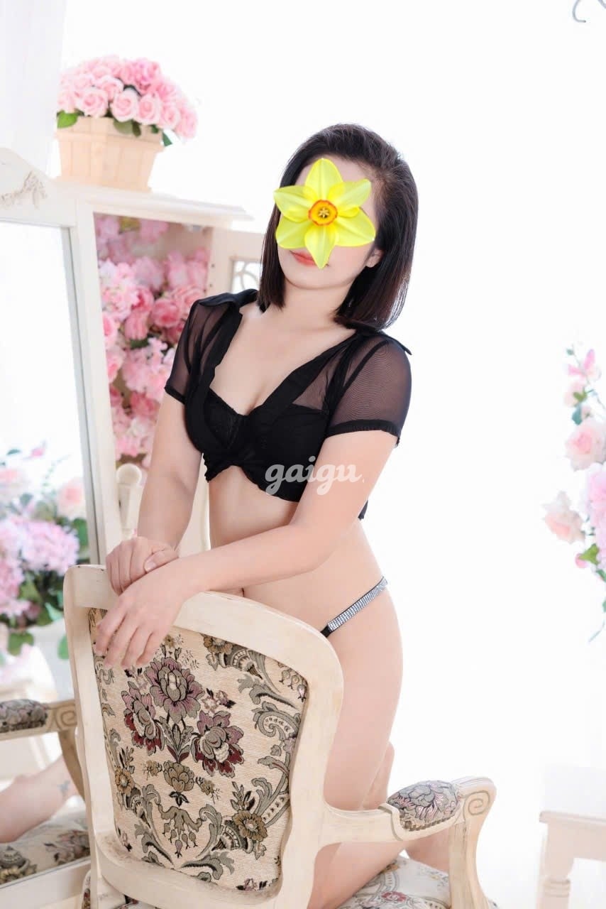 THANH NGÂN - DÁNG ĐẸP LÀM TÌNH HAY - CHUYÊN KHOA KÈN SÁO - KHIẾN VẠN NGƯỜI MÊ 第8张