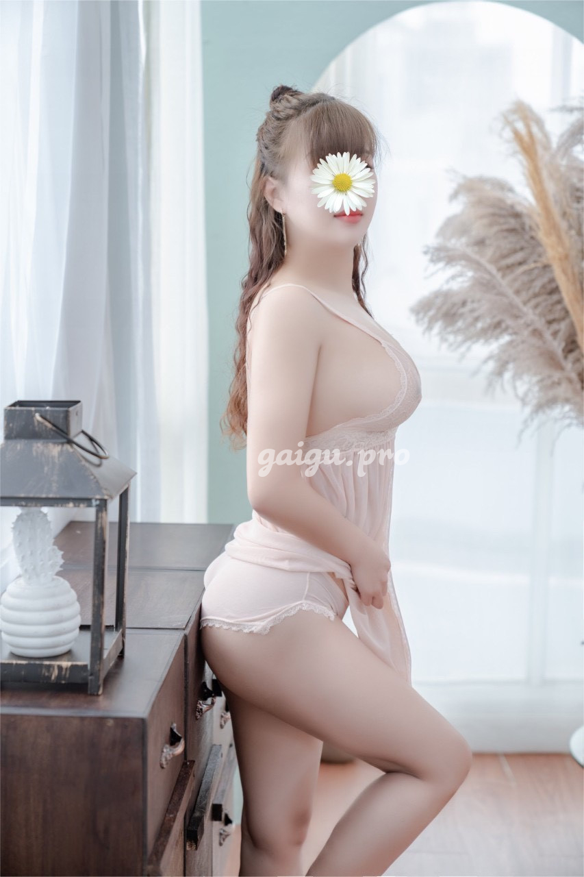 LAN PHƯƠNG - Vòng 1 Siêu To Mông Cong Bím Khít - SEXY