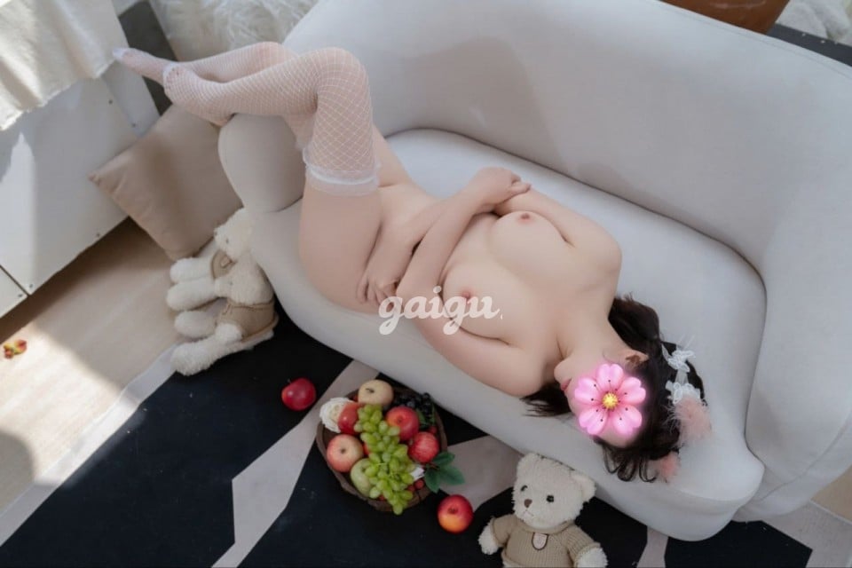 Khánh Chi- Nhỏ Nhắn, Ngoan Dâm Và Rất Chiều Khách 第2张