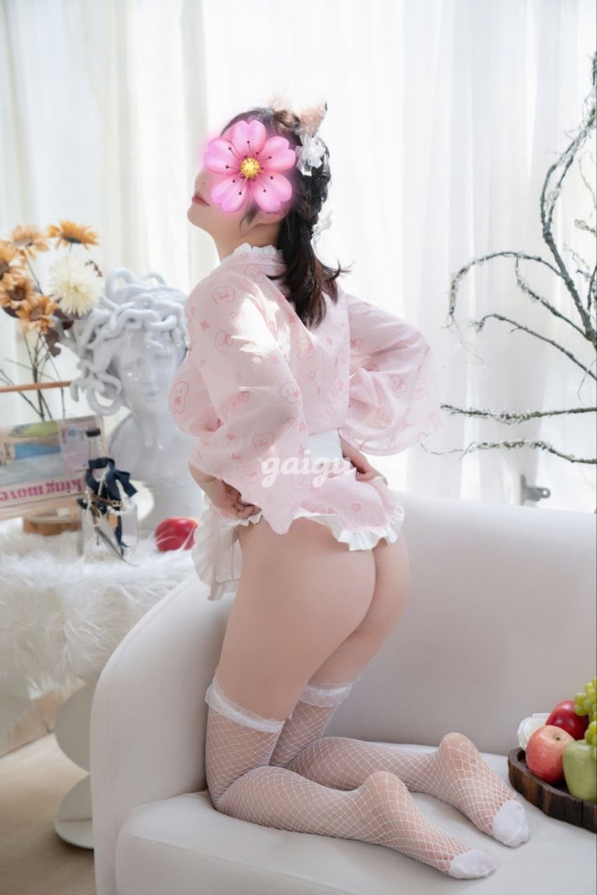 Khánh Chi- Nhỏ Nhắn, Ngoan Dâm Và Rất Chiều Khách 第3张