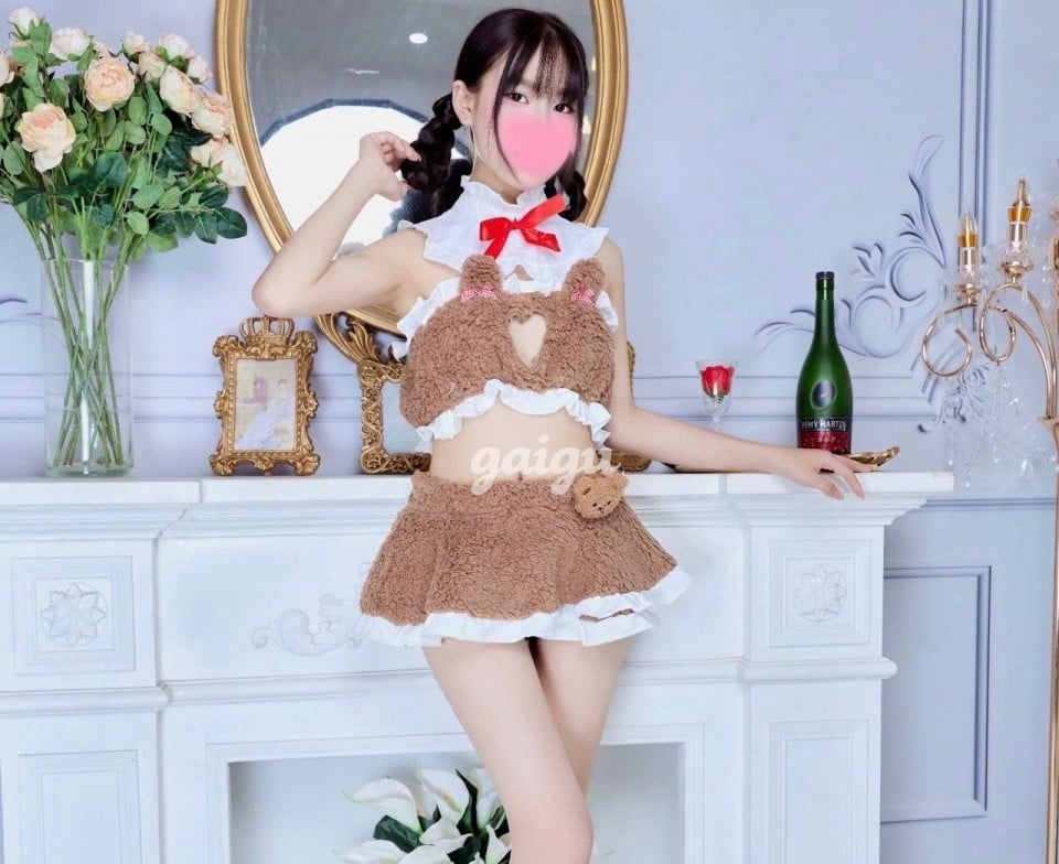 Kiều Nhi- Em Hàng Dể Thương , Nhẹ Nhàng Hấp Dẫn!!! 第3张