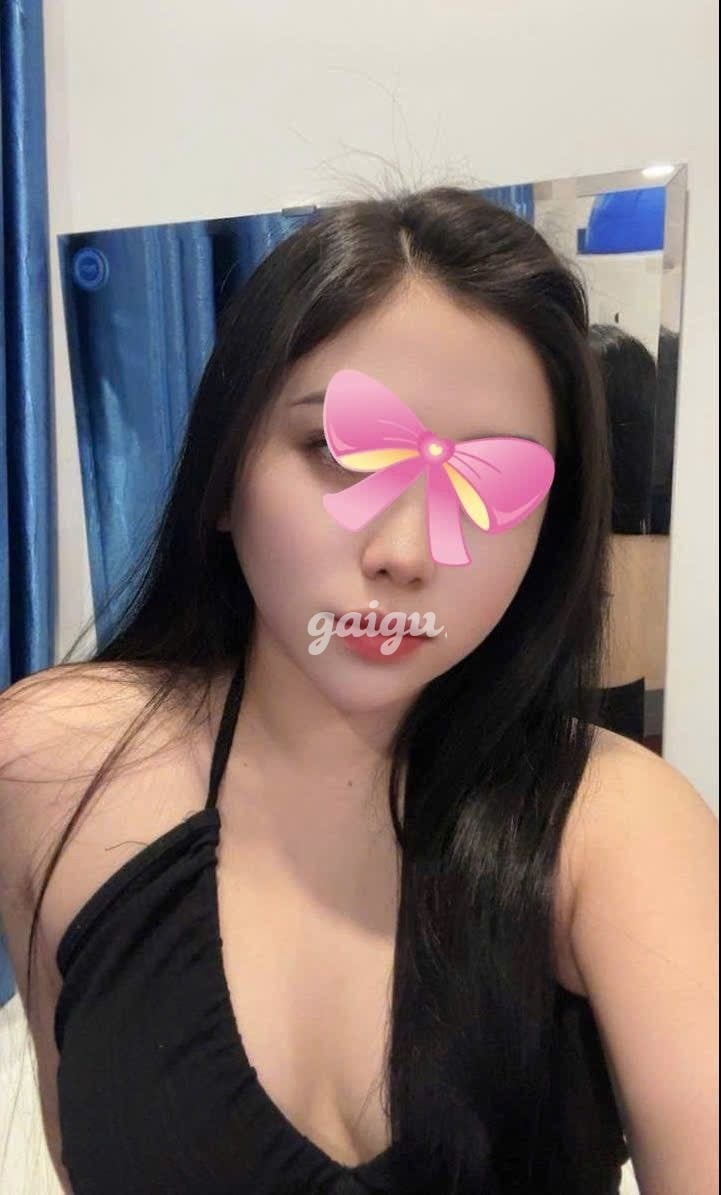 BÉ PHƯƠNG VY XINH XẮN BÚ CU ĐÁ BI CUỒNG NHIỆT DÂM CHIỀU KHÁCH