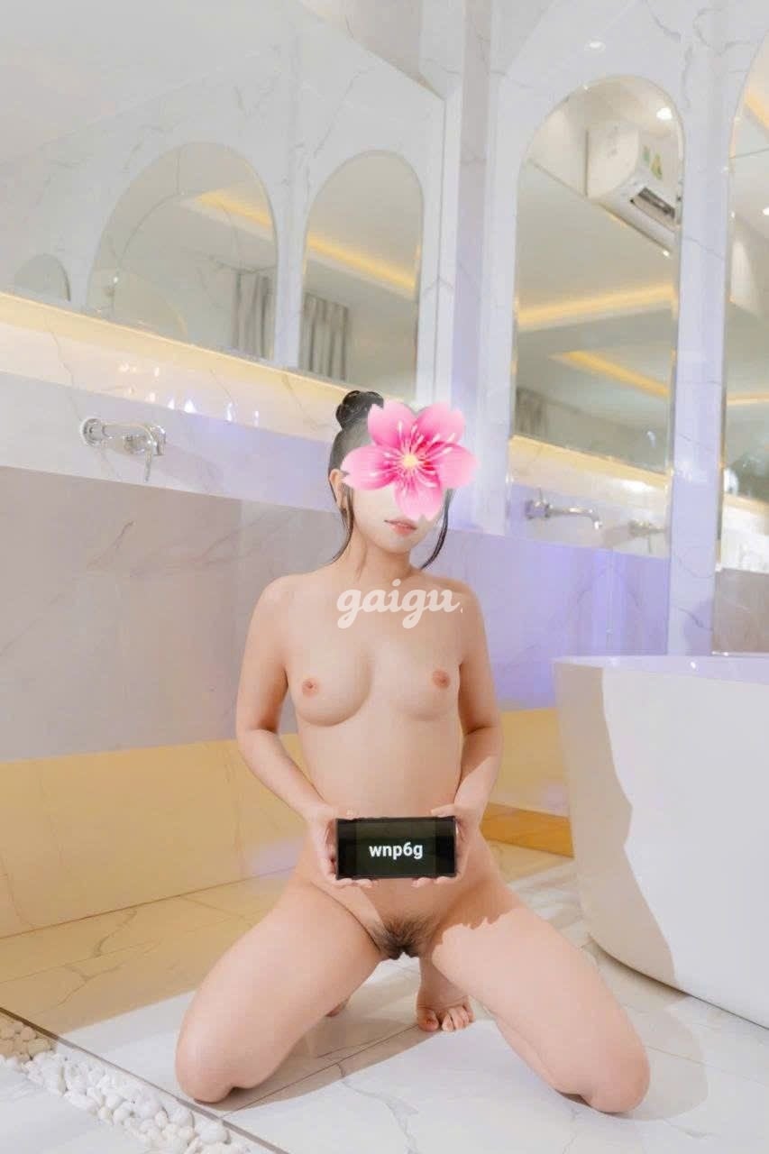BÉ PHƯƠNG VY XINH XẮN BÚ CU ĐÁ BI CUỒNG NHIỆT DÂM CHIỀU KHÁCH 第4张