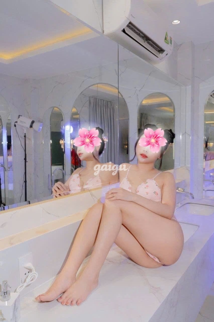 BÉ PHƯƠNG VY XINH XẮN BÚ CU ĐÁ BI CUỒNG NHIỆT DÂM CHIỀU KHÁCH 第5张