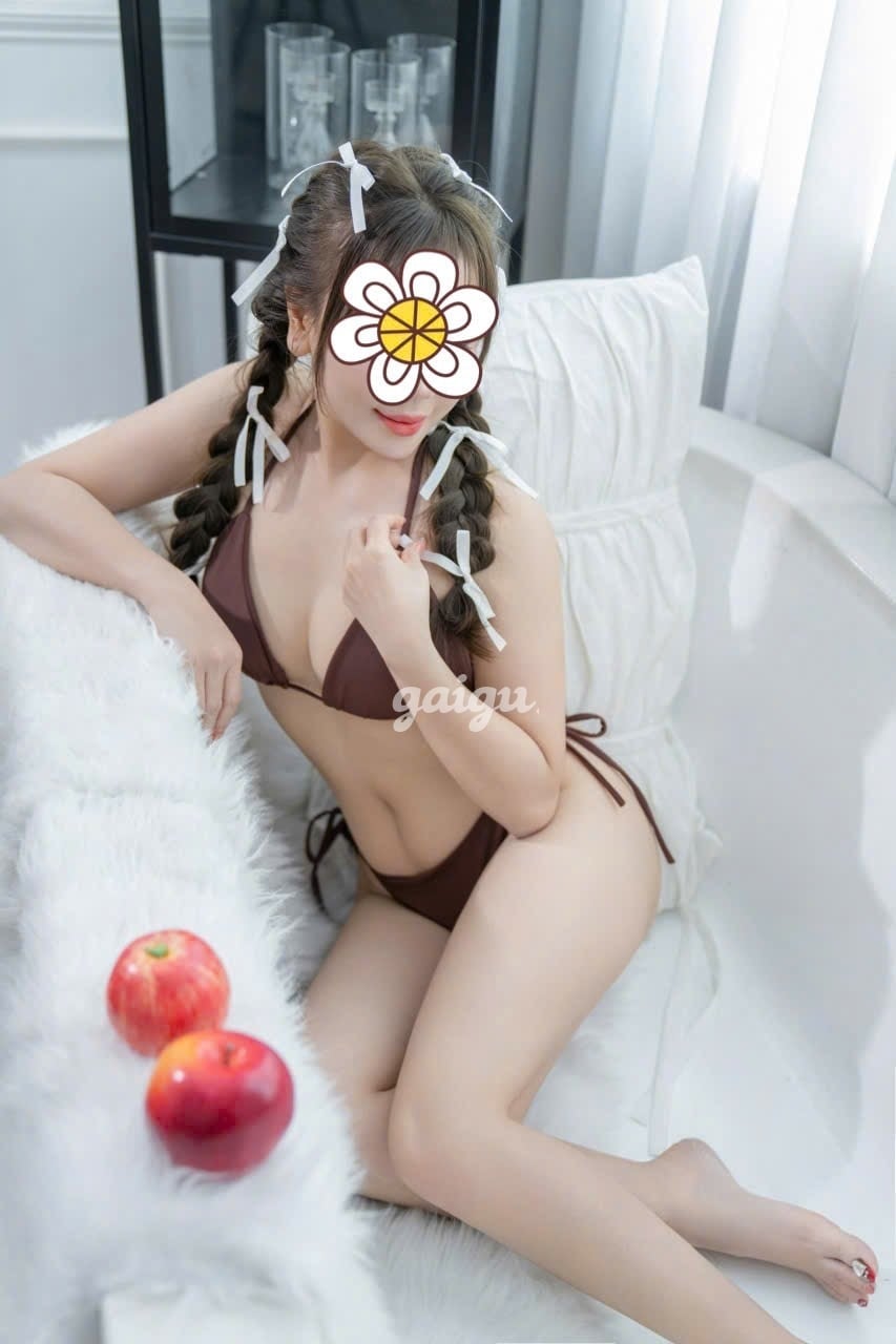 Bé Dâu Em Gái Trắng Trẻo Xinh Xắn 第2张