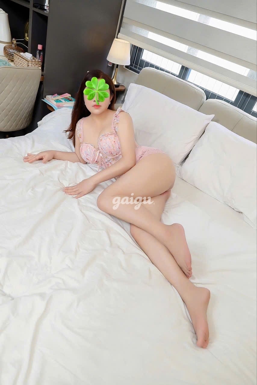 HẠ VY - VÚ BỰ MÔNG TO - DÂM ĐÃNG TÌNH CẢM - CHIỀU KHÁCH NHƯ NGƯỜI YÊU