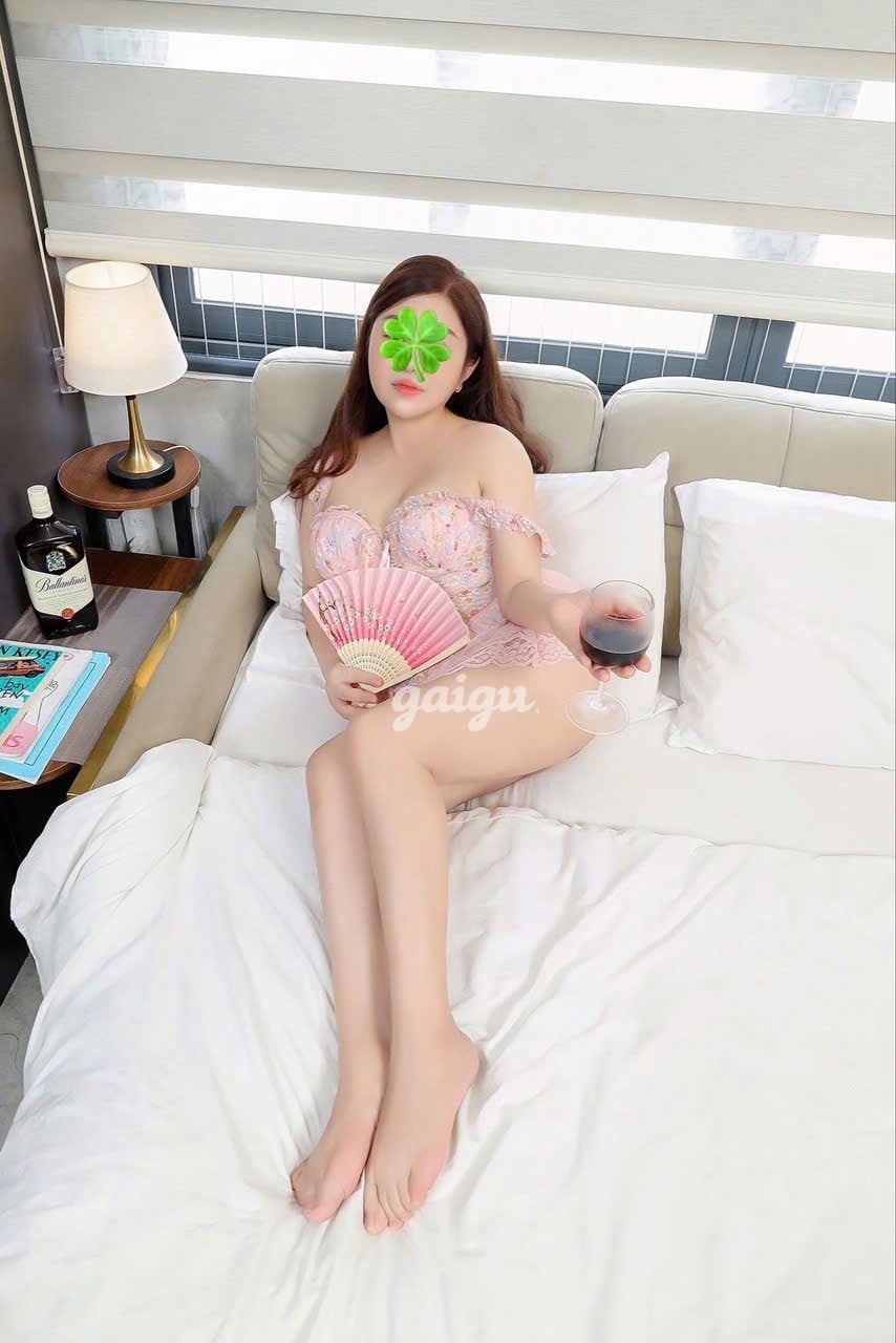HẠ VY - VÚ BỰ MÔNG TO - DÂM ĐÃNG TÌNH CẢM - CHIỀU KHÁCH NHƯ NGƯỜI YÊU 第4张