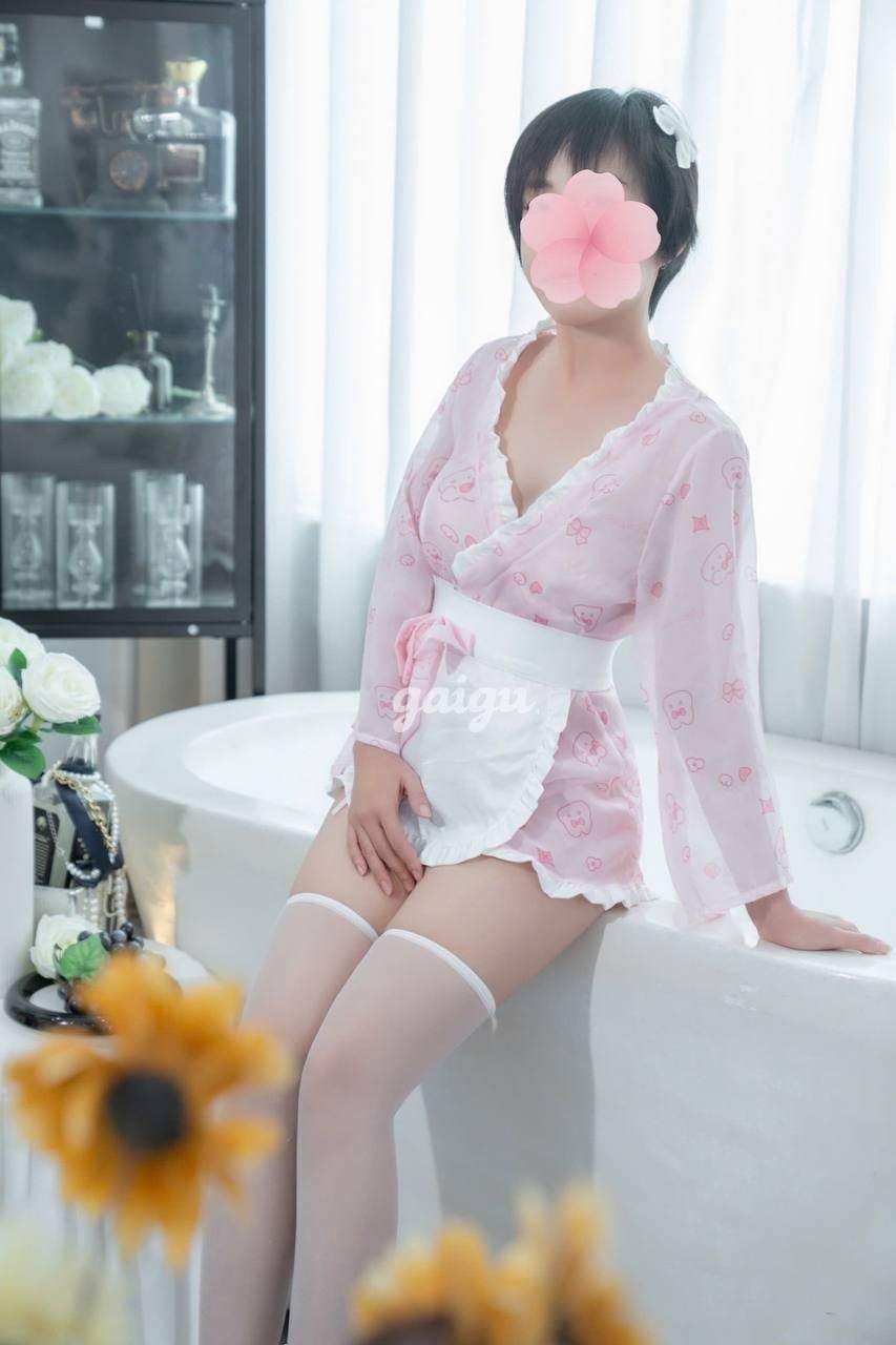 HOÀNG YẾN EM GÁI QUÊ DỄ THƯƠNG CHIỀU CHUỘN KHÁCH HÀNG MỚI VÀO NGHỀ 第2张