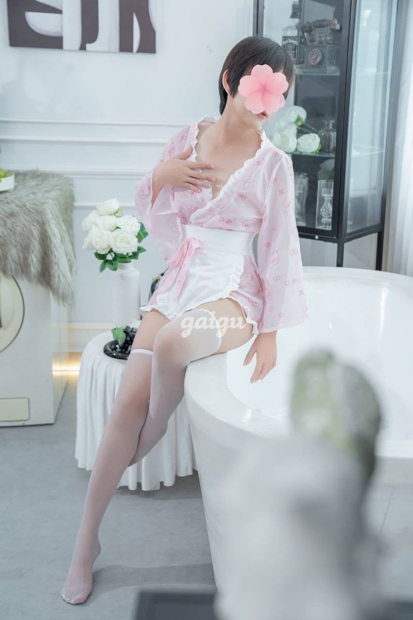 HOÀNG YẾN EM GÁI QUÊ DỄ THƯƠNG CHIỀU CHUỘN KHÁCH HÀNG MỚI VÀO NGHỀ 第5张