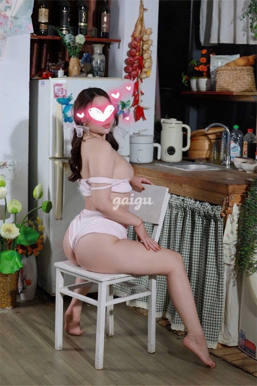 YẾN TRANG-NỮ THẦN FACE CỰC XINH-MÔNG BÍM CĂNG MỌNG 第2张