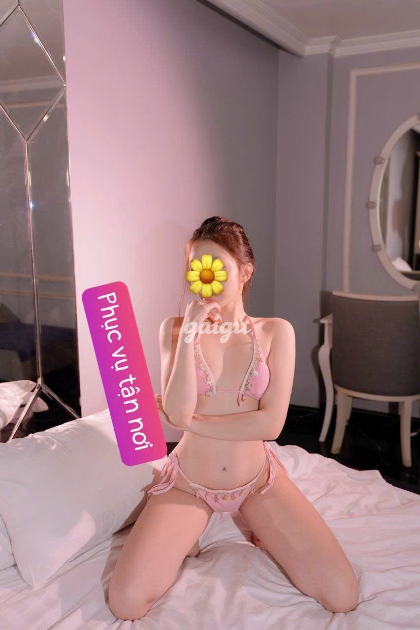 LINH KA - GÁI NGON MẶT XINH - BODY NÓNG BỎNG