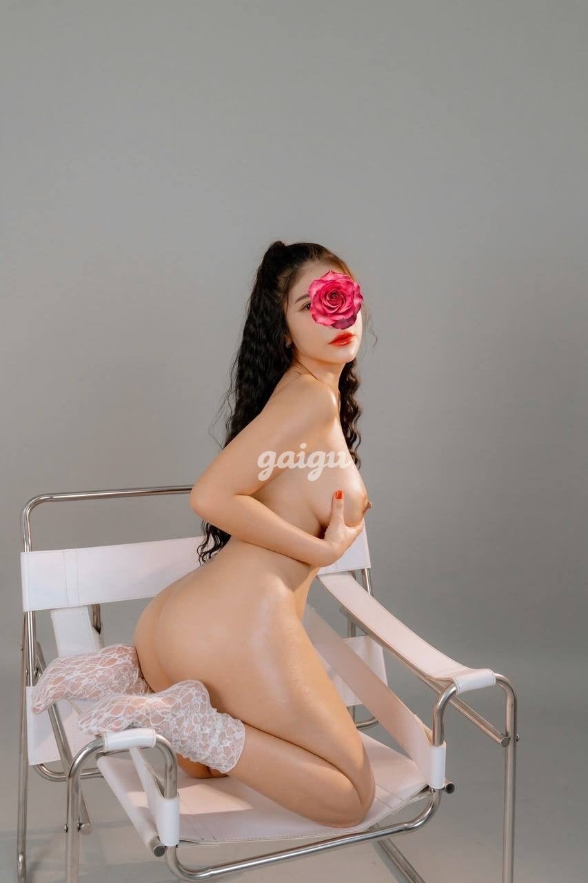 CÔ GIÁO ANNA - MÔNG TO LÀM TÌNH GIỎI - MASSAGE XOA BÓP 第2张